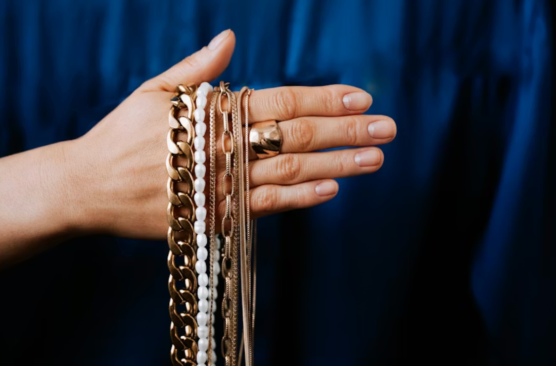 Curb vs Cuban Chain: Key Differences and Which One to Choose