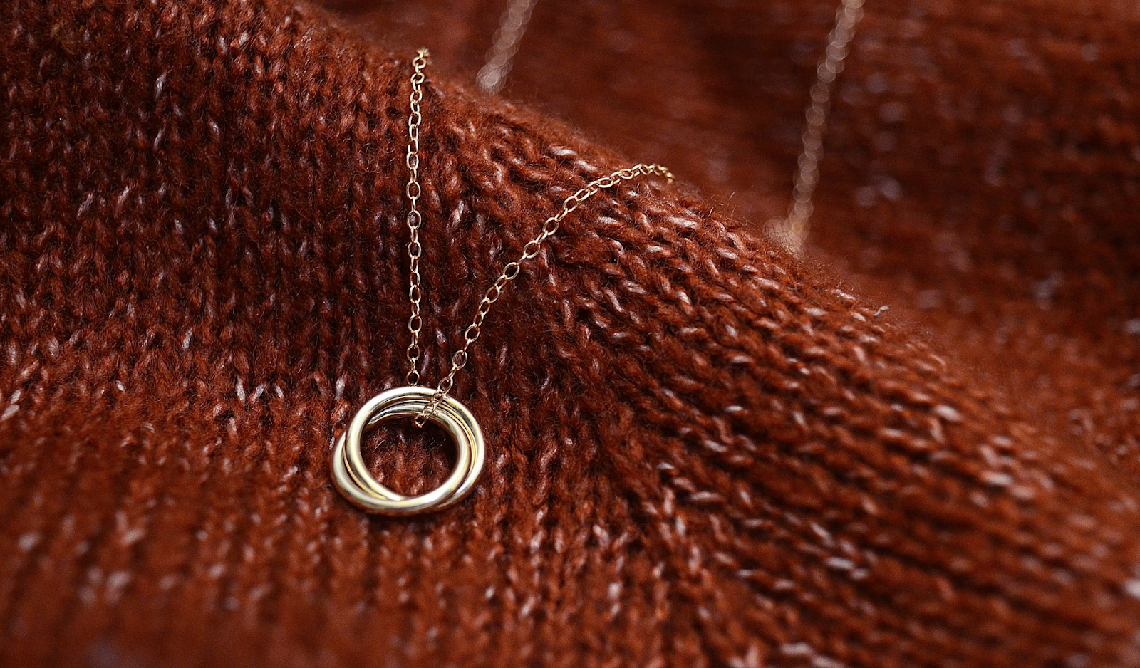 How Much Does a Gold Chain Weigh? Complete Guide