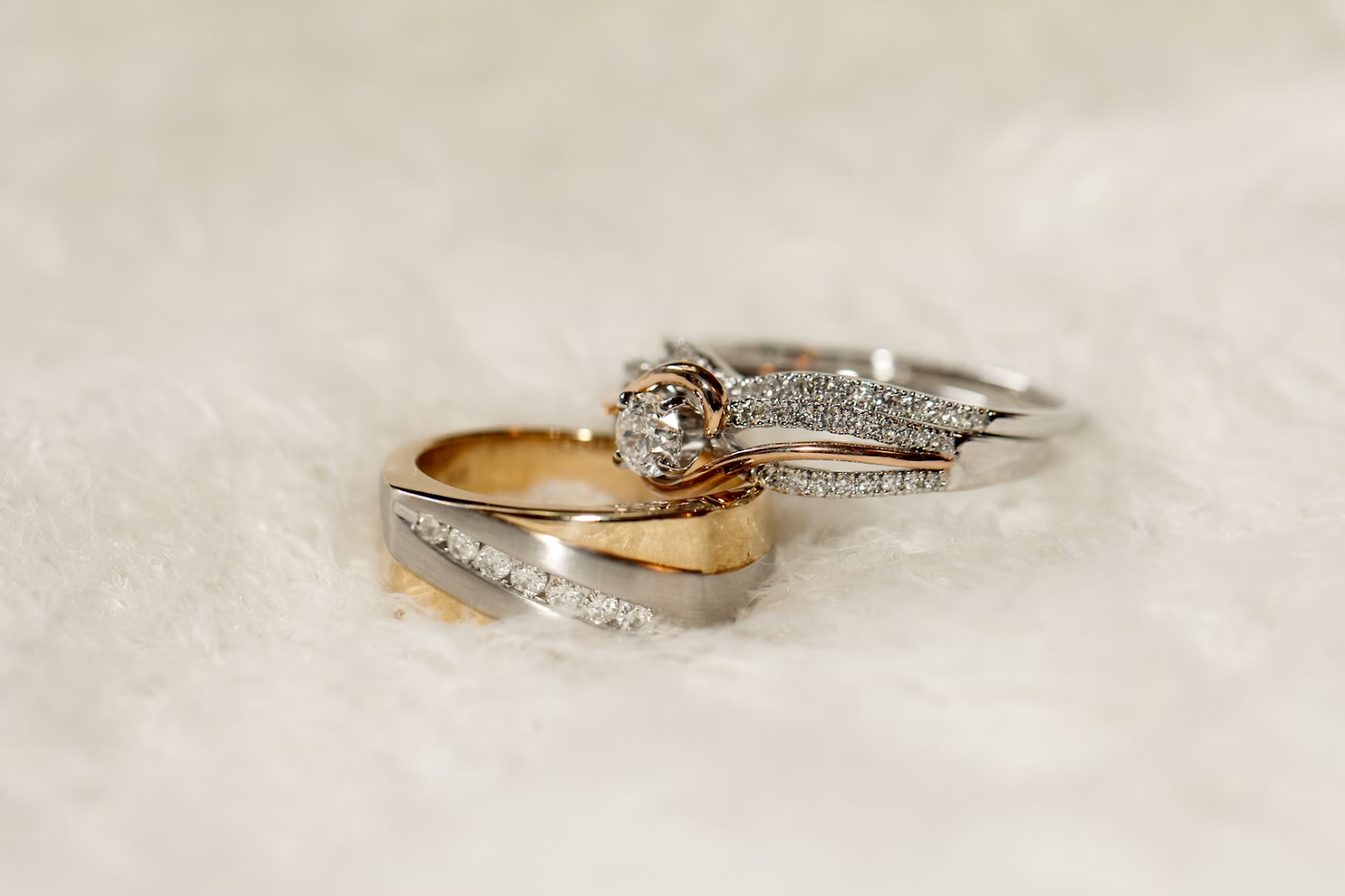 What Is Two Tone Jewelry? Today’s Most Popular Jewelry Trend
