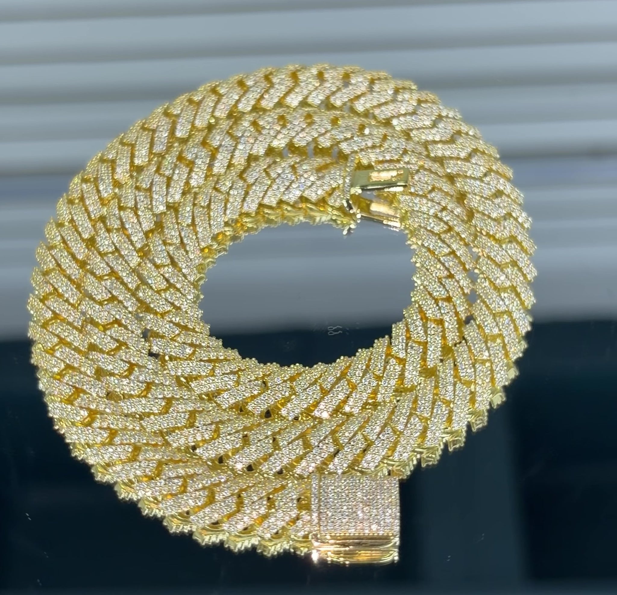 GRA certified moissanite Cuban link chain 10MM 14k gold VVS D color passes diamond tester men women Atlanta